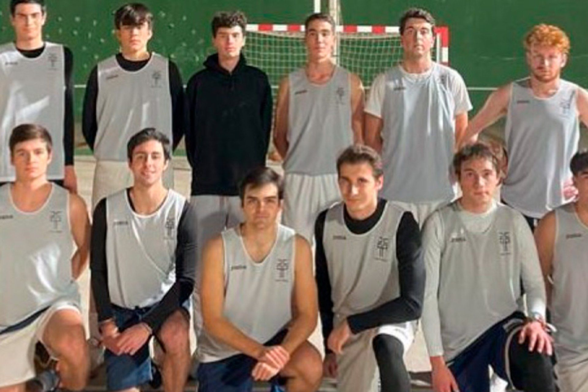 Los equipos de tenis y baloncesto pasan a octavos de final