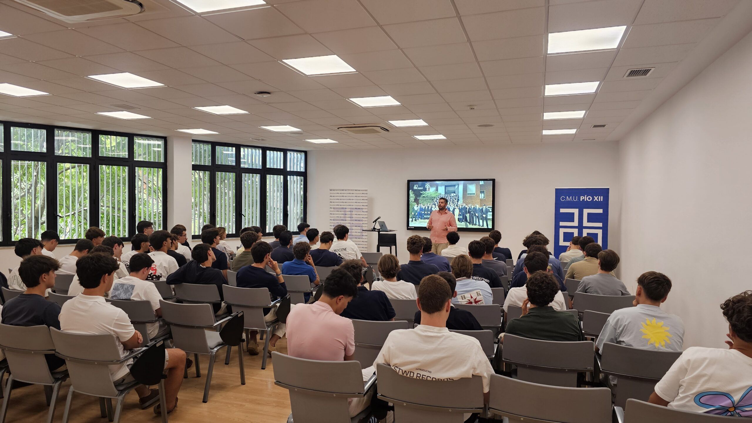 CHARLA DE BIENVENIDA
