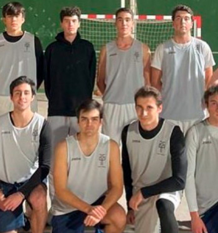 Los equipos de tenis y baloncesto pasan a octavos de final